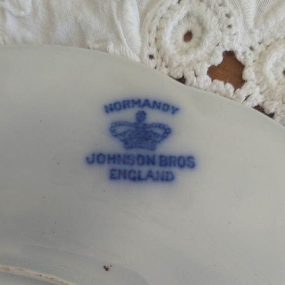 Johnson Brothers Norman dynasty Flow Blue and Gold Dinnerware Plate 9" - Picture 2 of 5